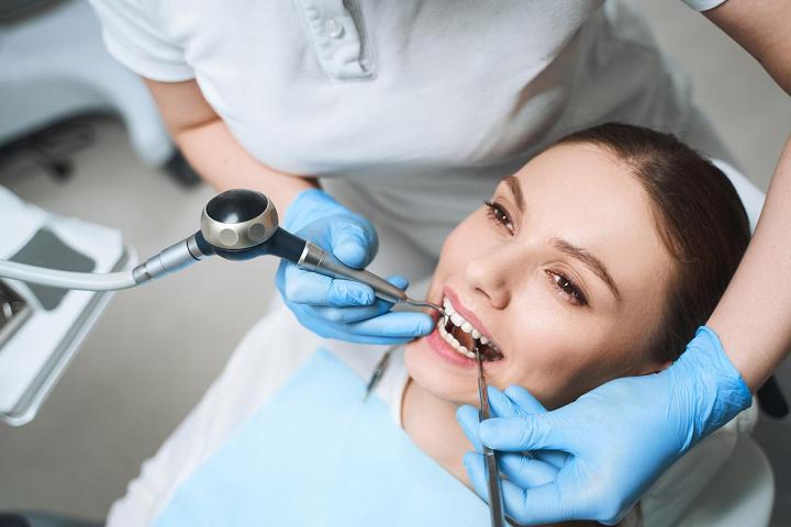 Quels sont les traitements courants en dentisterie générale ? Montréal